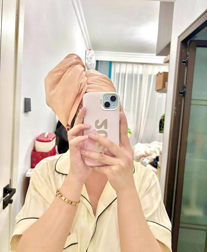 好？10分钟轻松养成女明星「绸缎发」冰球突破平台洗完头自然风干还是吹干(图12)